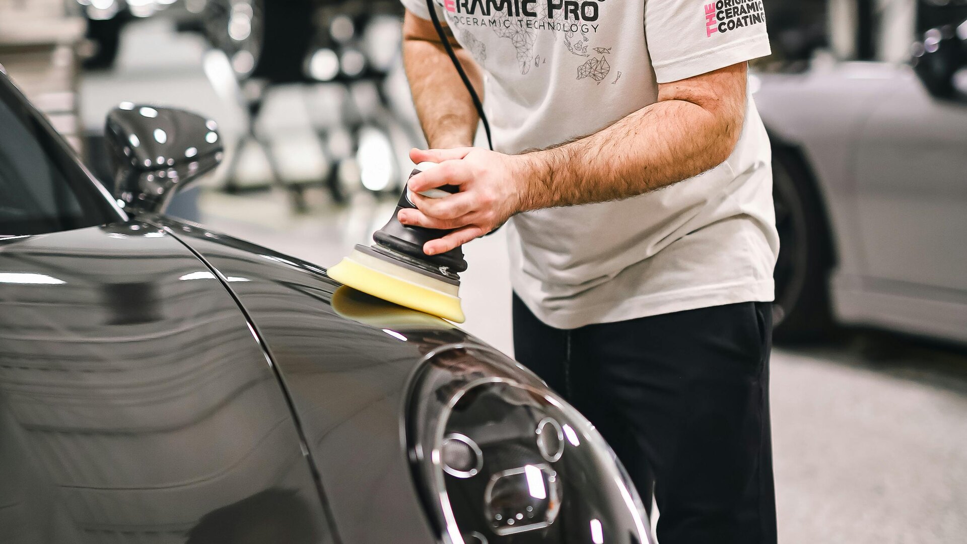 Autoliebhaber dokumentiert Servicearbeiten am eigenen Fahrzeug