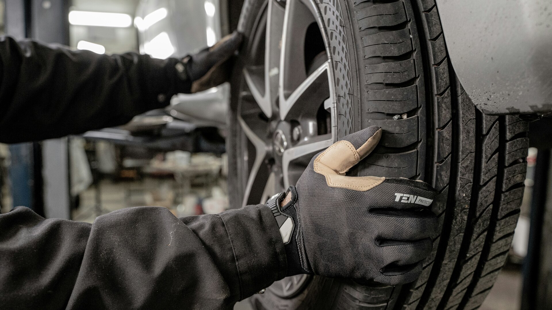 Tire service during season with stored tire sets